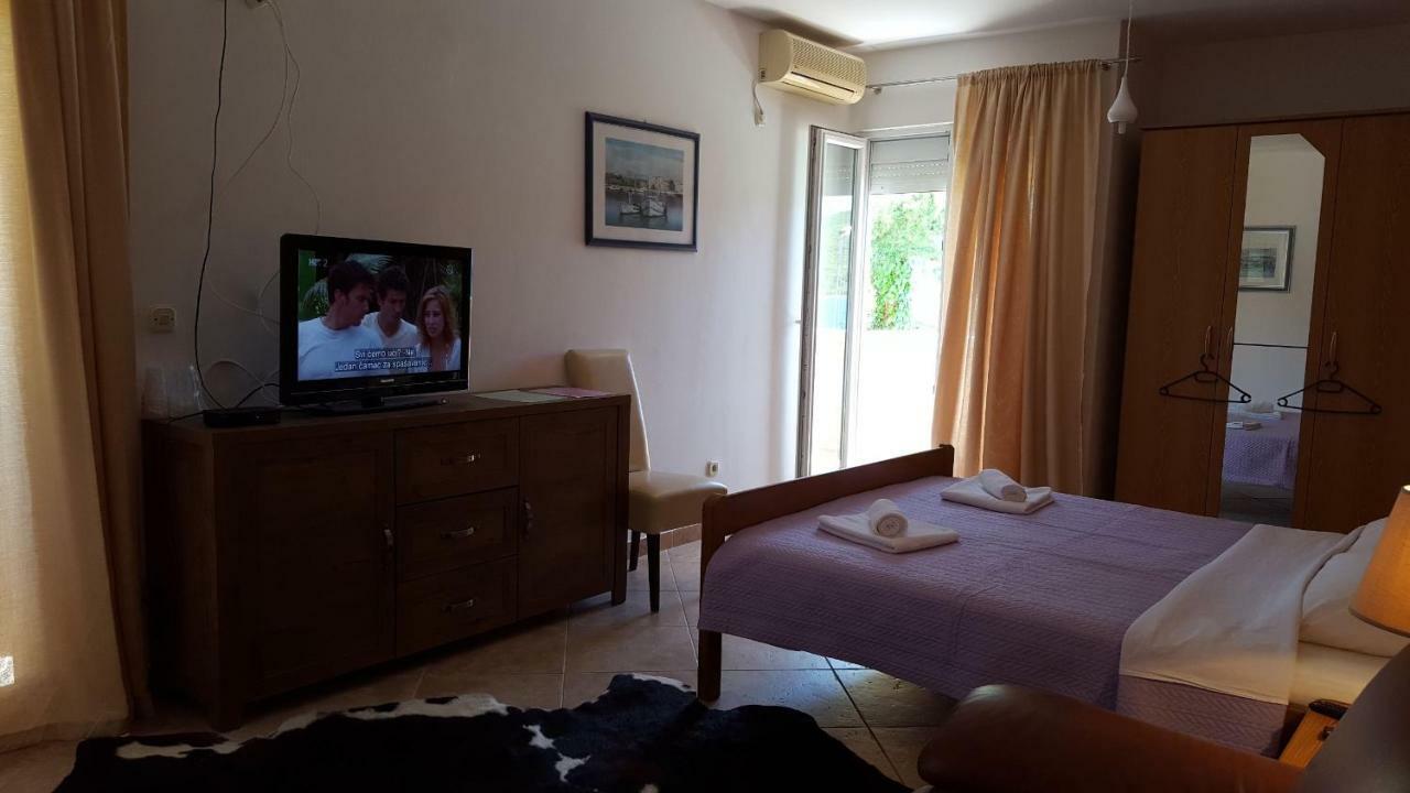 Hotel Brbinj Buitenkant foto